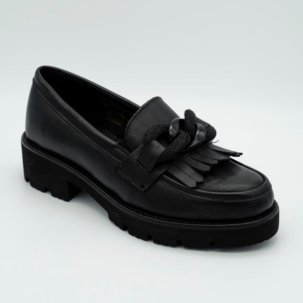 03683_1|69129627e987427872d35df5f00763f6