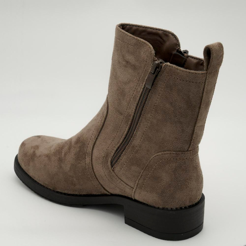 04236_13_0|e33c17c5482f5587aec13c3434cc4225