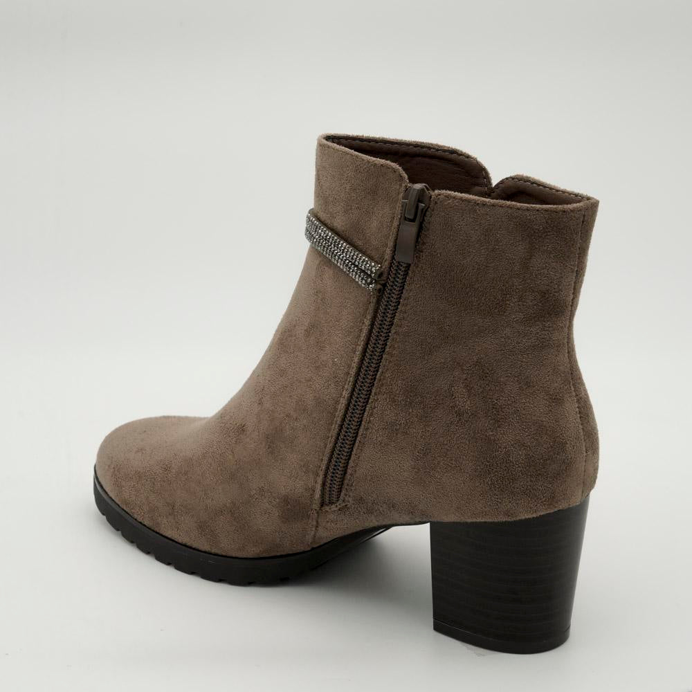 04239_13_0|7a7a0ccbe3f6b61964c95154bf628663