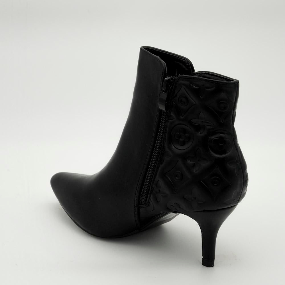 04444_1_0|8668cc2ffe358a626cec9df544d8ce91